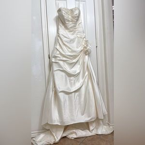 Wedding Dress size 6 Demetrios Ivory